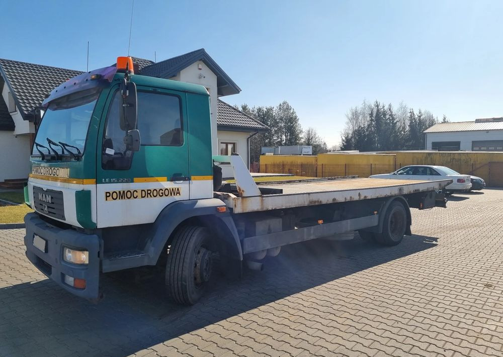 MAN LE 15 220 - Abschleppwagen: das Bild 1 MAN LE 15 220 - Abschleppwagen: das Bild 1