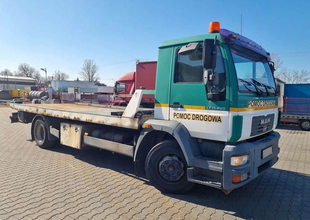 MAN LE 15 220 - Abschleppwagen: das Bild 2 MAN LE 15 220 - Abschleppwagen: das Bild 2