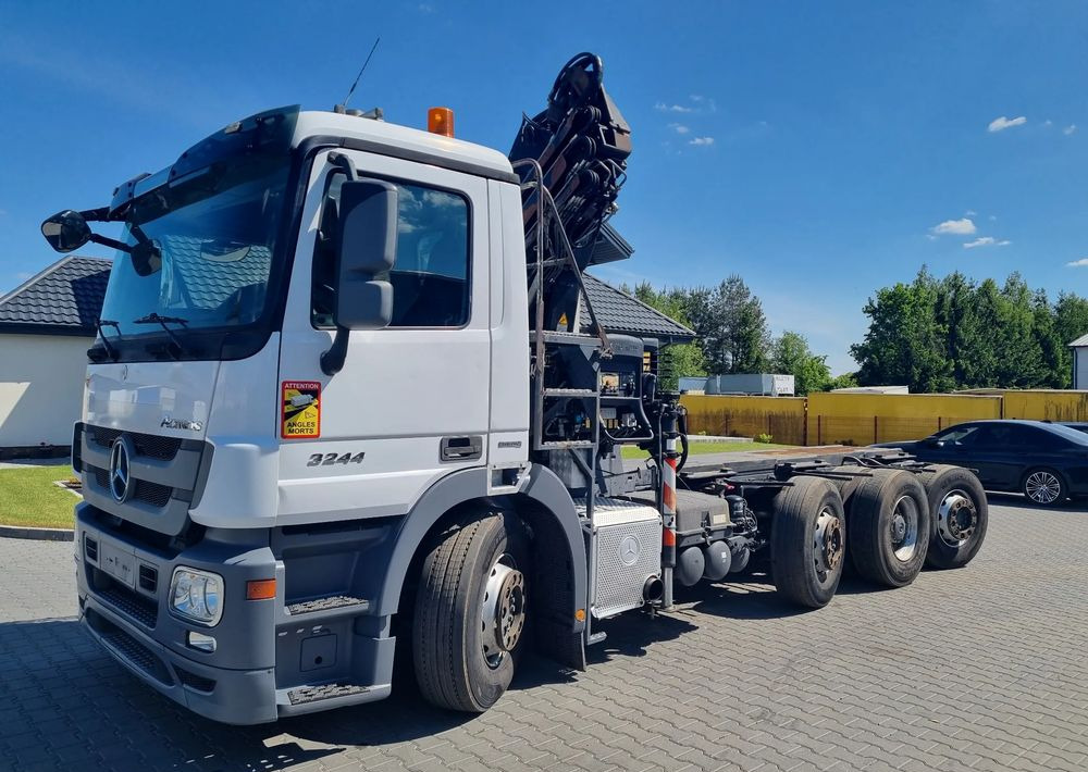 Mercedes-Benz Actros 3244 - Fahrgestell LKW: das Bild 1 Mercedes-Benz Actros 3244 - Fahrgestell LKW: das Bild 1