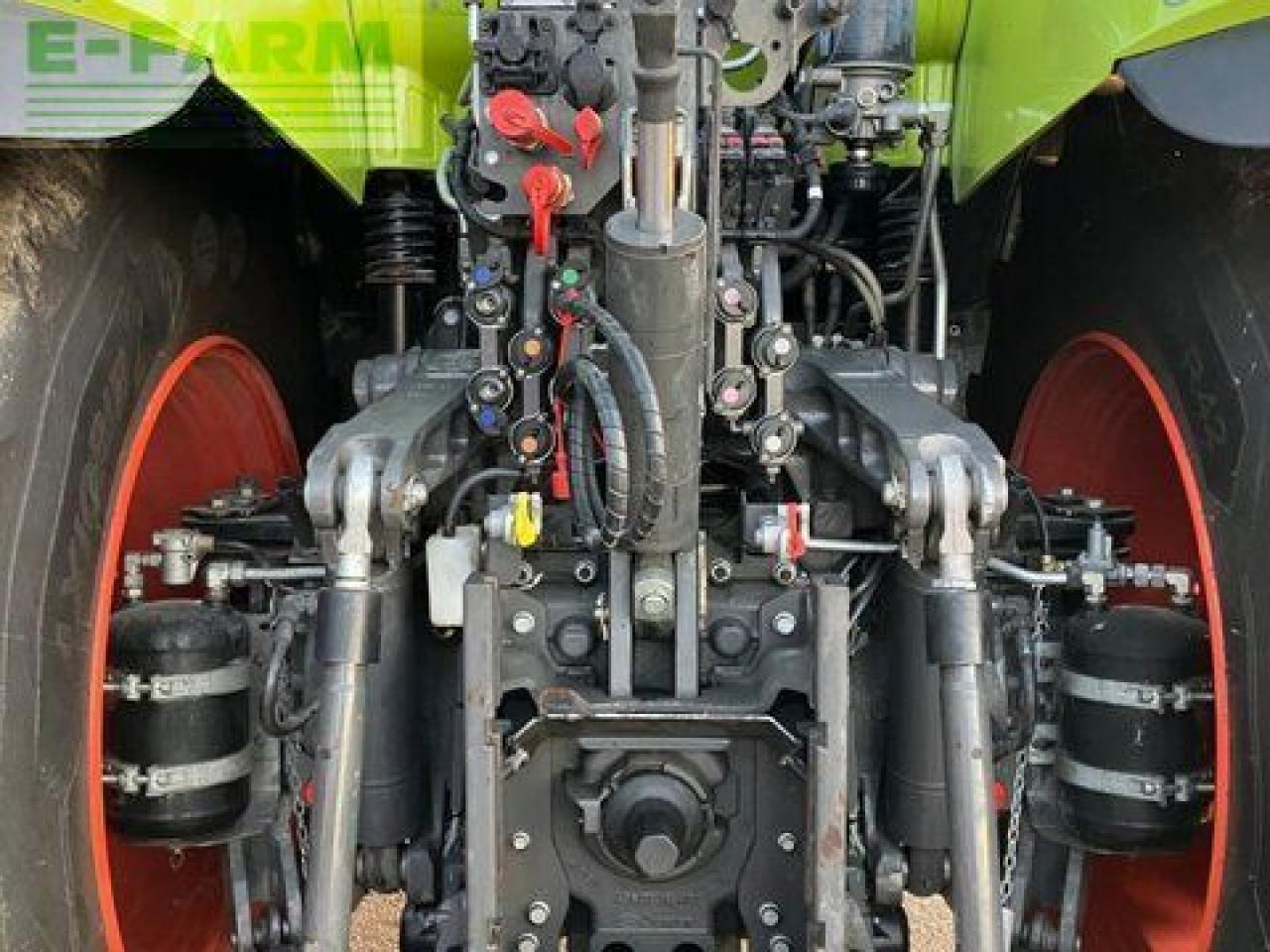 CLAAS axion 870 cmatic cebis CMATIC CEBIS - Traktor: das Bild 5 CLAAS axion 870 cmatic cebis CMATIC CEBIS - Traktor: das Bild 5