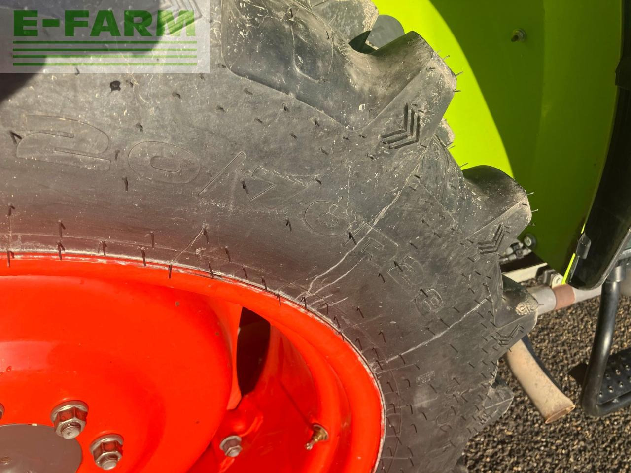 Traktor CLAAS nexos 220 ve cabine 4rm: das Bild 6 Traktor CLAAS nexos 220 ve cabine 4rm: das Bild 6