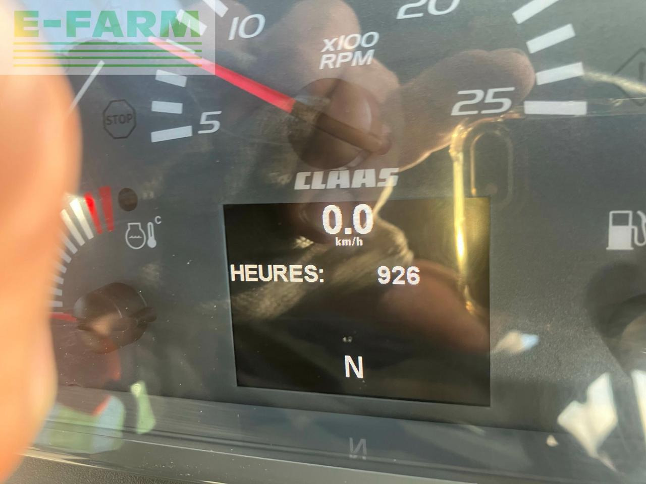 CLAAS nexos 220 ve cabine 4rm VE - Traktor: das Bild 4 CLAAS nexos 220 ve cabine 4rm VE - Traktor: das Bild 4