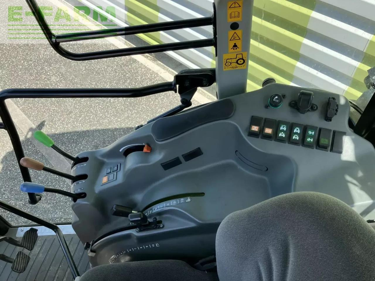 CLAAS nexos 220 vl VL - Traktor: das Bild 3 CLAAS nexos 220 vl VL - Traktor: das Bild 3
