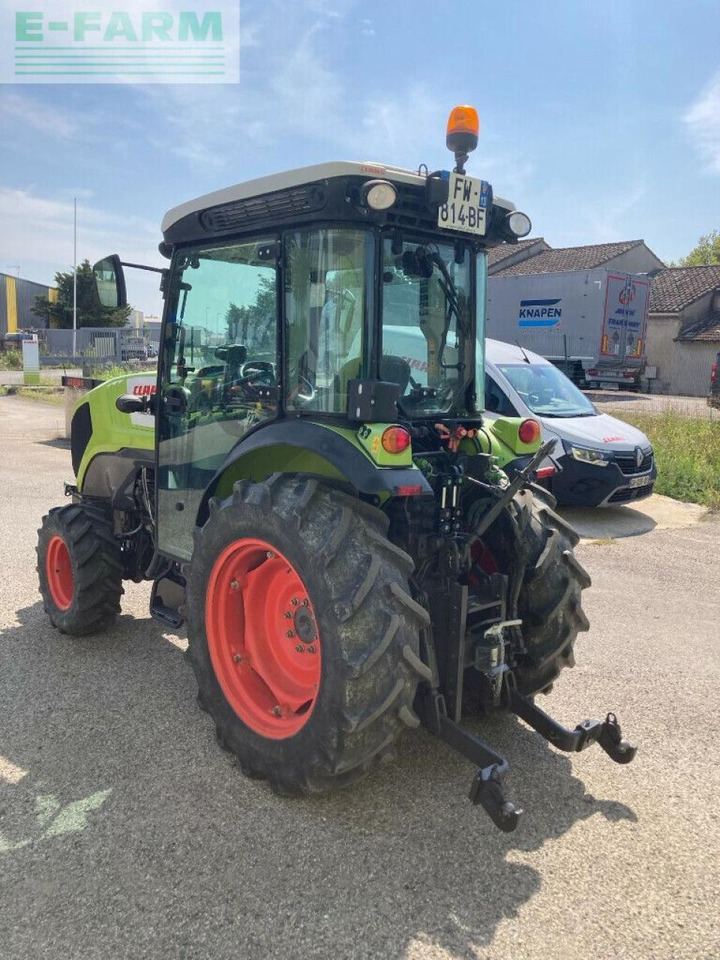 CLAAS nexos 230 ve cabine 4rm t4i VE - Traktor: das Bild 4 CLAAS nexos 230 ve cabine 4rm t4i VE - Traktor: das Bild 4