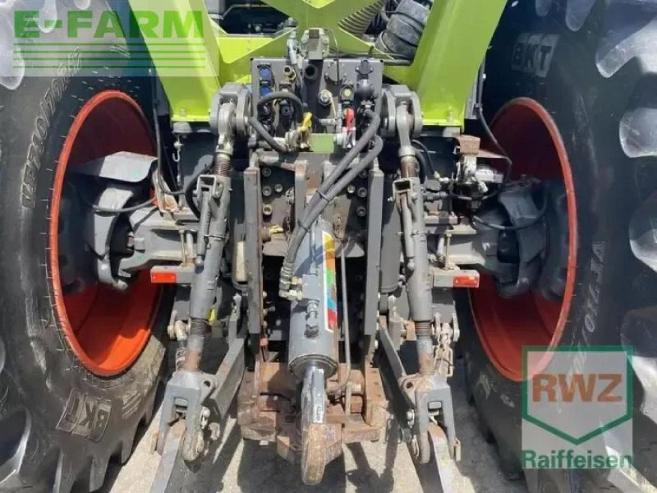 CLAAS xerion 3300 trac vc TRAC VC - Traktor: das Bild 4 CLAAS xerion 3300 trac vc TRAC VC - Traktor: das Bild 4
