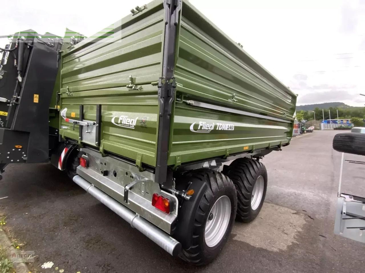 Fliegl tdk 140 - Landwirtschaftlicher Kipper: das Bild 2 Fliegl tdk 140 - Landwirtschaftlicher Kipper: das Bild 2