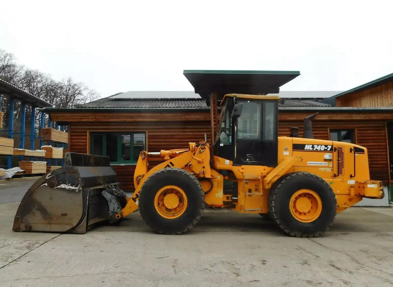 Hyundai hl740-7 mit hochkippschaufel u. volvo sw - Minibagger: das Bild 1 Hyundai hl740-7 mit hochkippschaufel u. volvo sw - Minibagger: das Bild 1