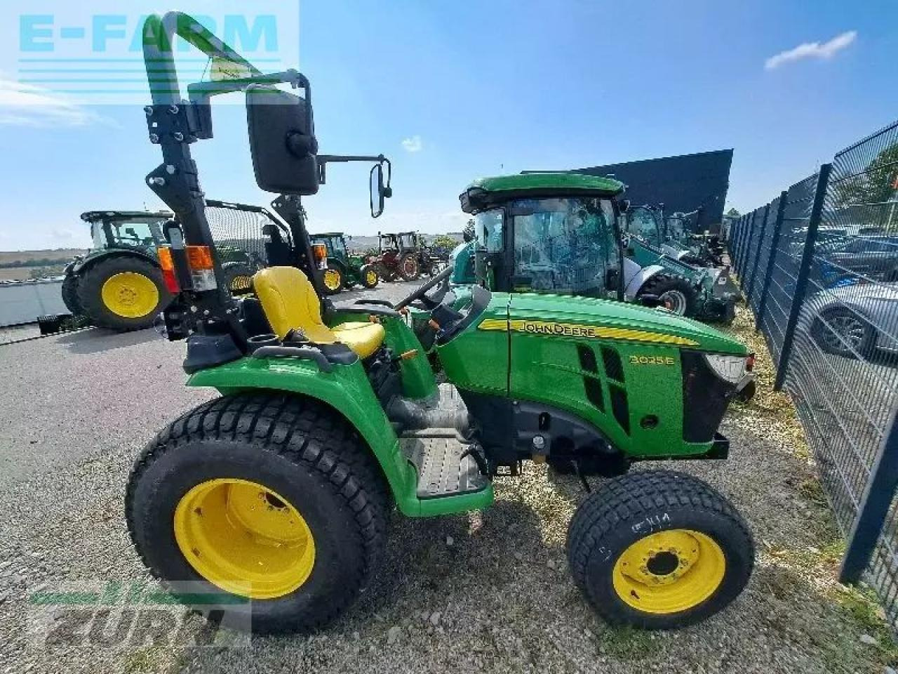 John Deere 3025e - Traktor: das Bild 1 John Deere 3025e - Traktor: das Bild 1