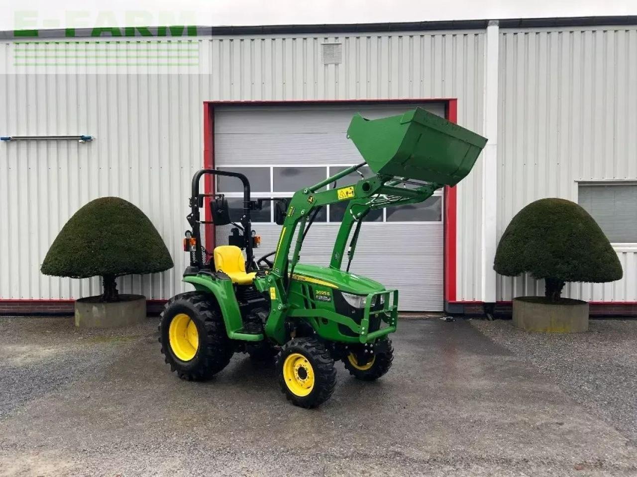 John Deere 3025e - Traktor: das Bild 1 John Deere 3025e - Traktor: das Bild 1