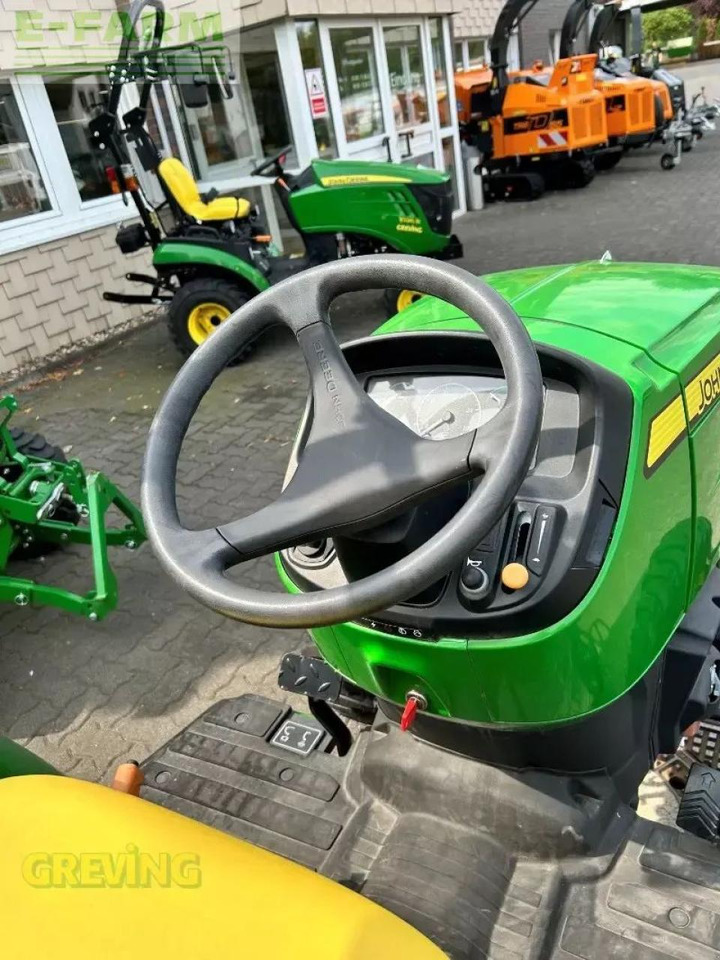 John Deere 3025e - Traktor: das Bild 4 John Deere 3025e - Traktor: das Bild 4