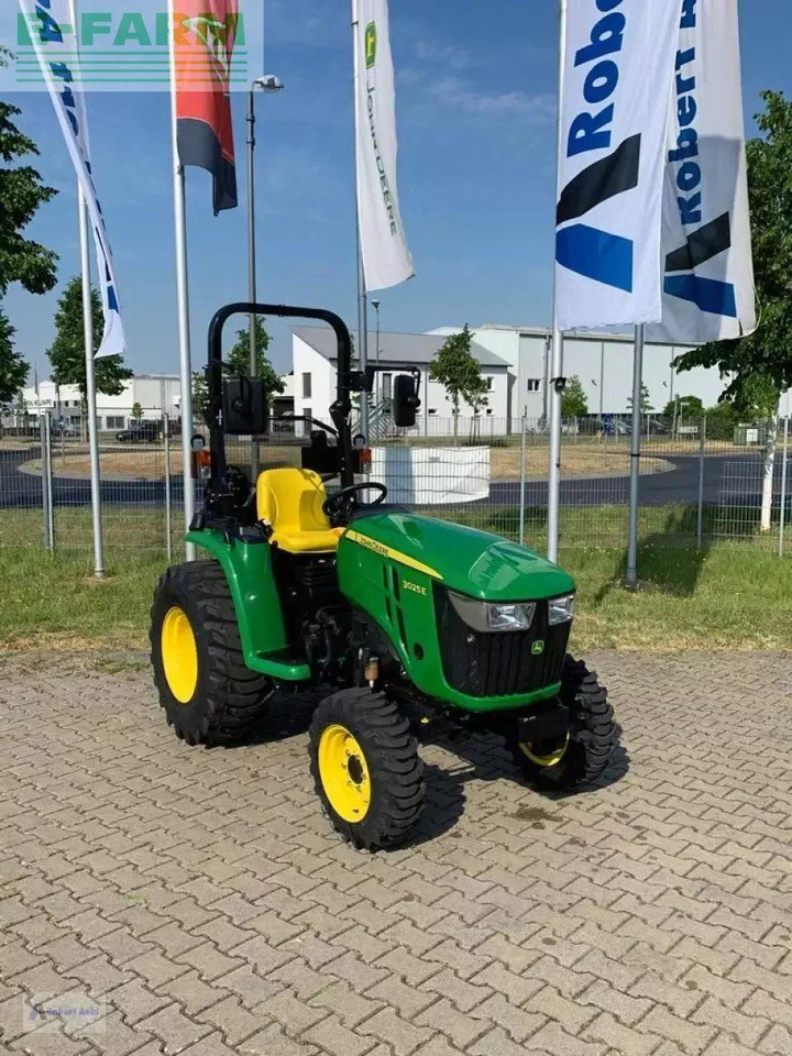 John Deere 3025e - Traktor: das Bild 1 John Deere 3025e - Traktor: das Bild 1