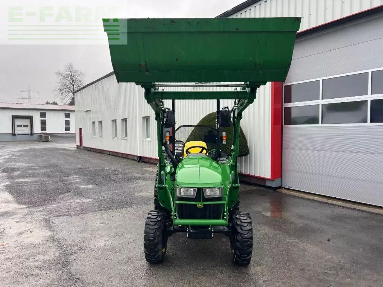 John Deere 3025e - Traktor: das Bild 2 John Deere 3025e - Traktor: das Bild 2