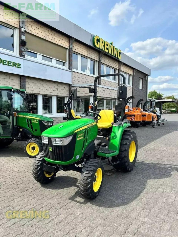 John Deere 3025e - Traktor: das Bild 1 John Deere 3025e - Traktor: das Bild 1