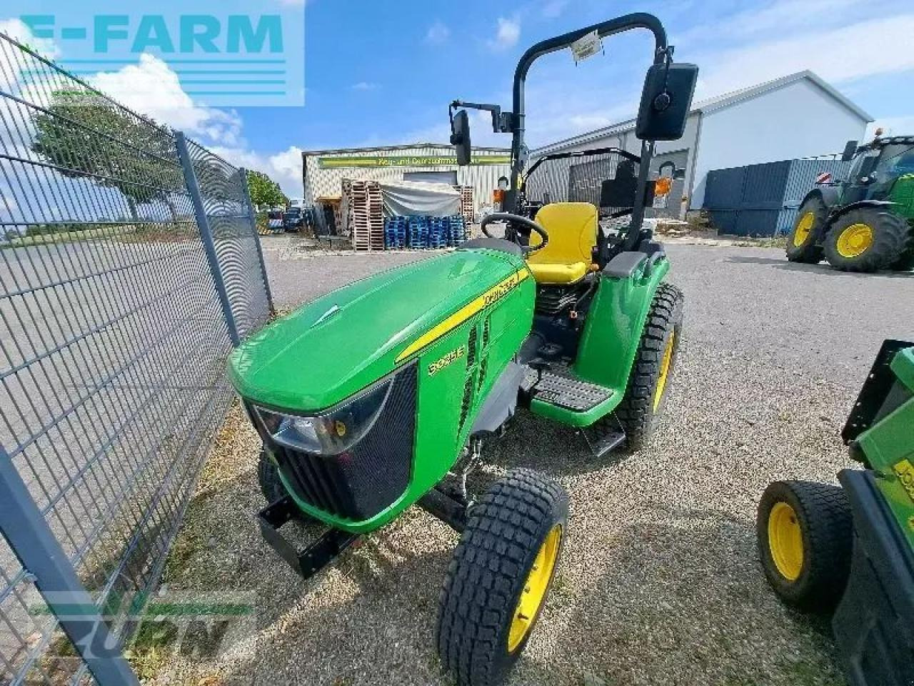 John Deere 3025e - Traktor: das Bild 4 John Deere 3025e - Traktor: das Bild 4