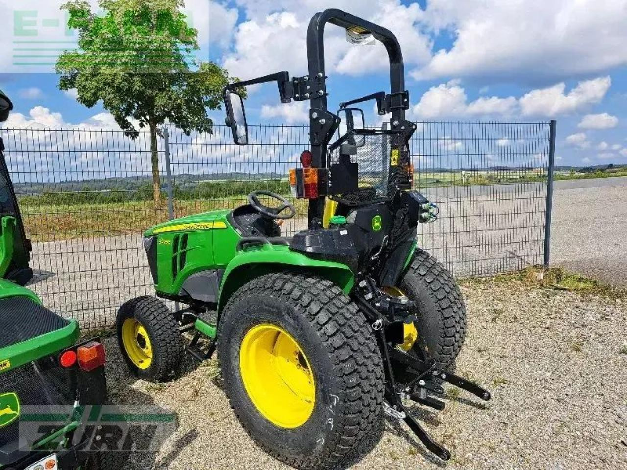 John Deere 3025e - Traktor: das Bild 2 John Deere 3025e - Traktor: das Bild 2
