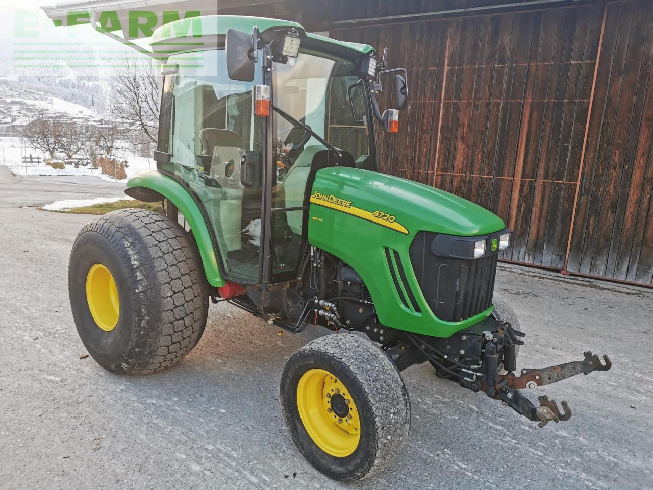 John Deere 4720 - Traktor: das Bild 3 John Deere 4720 - Traktor: das Bild 3