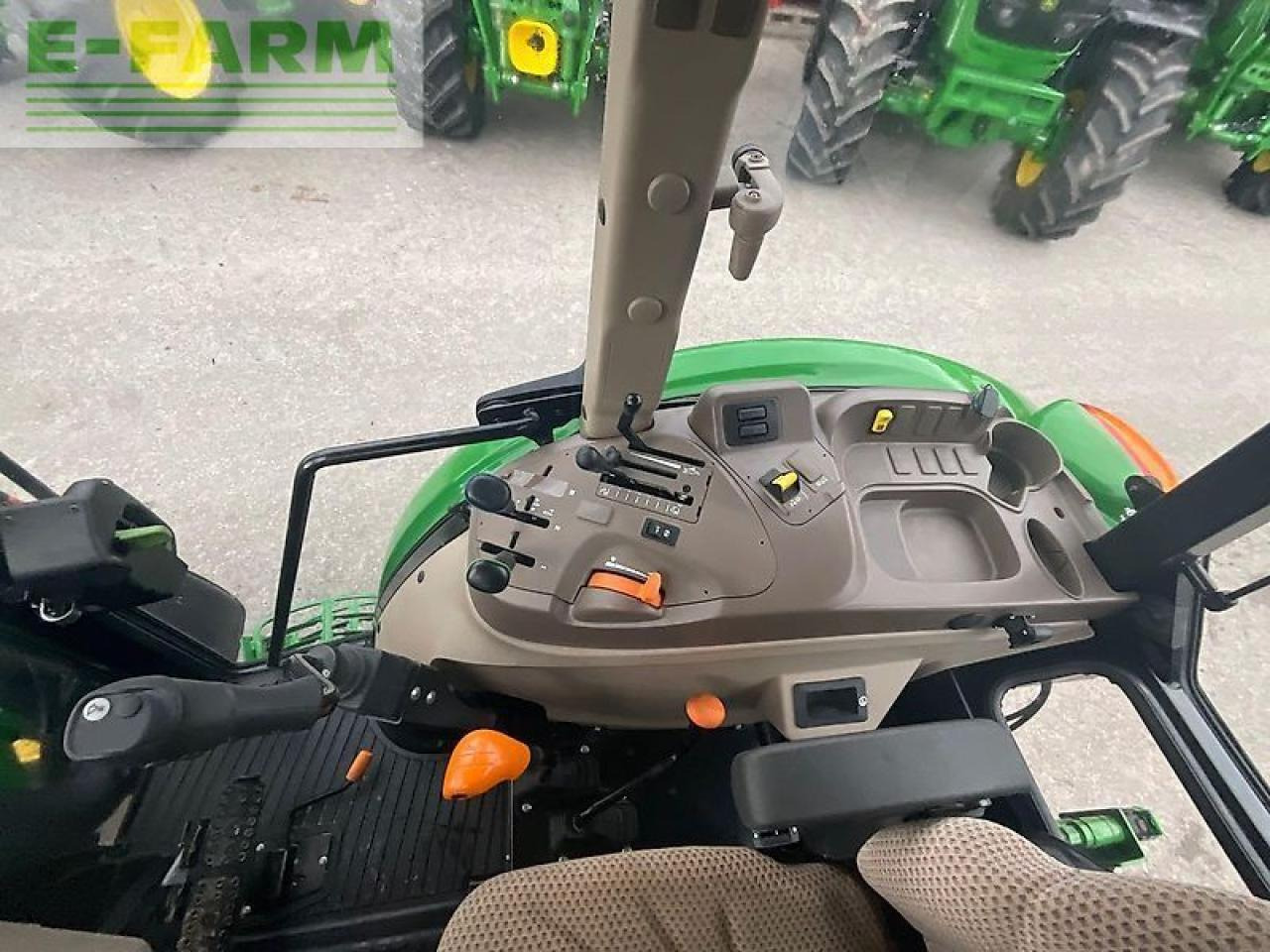 John Deere 5075 e - Traktor: das Bild 5 John Deere 5075 e - Traktor: das Bild 5