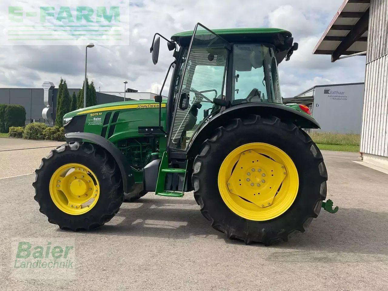 John Deere 5075 m - Traktor: das Bild 2 John Deere 5075 m - Traktor: das Bild 2