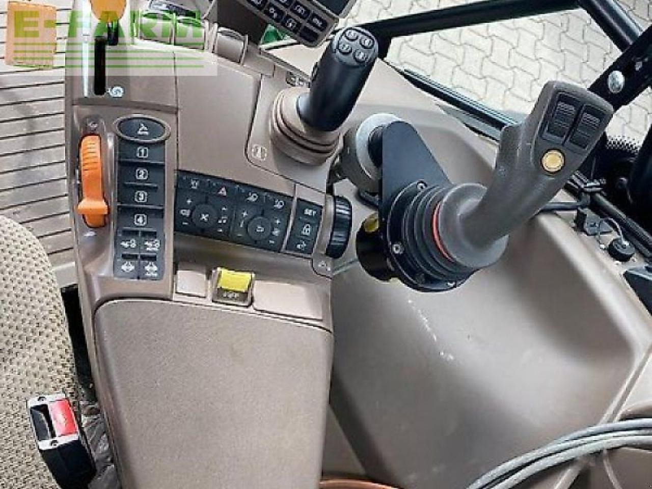 Traktor John Deere 6110r kommunal: das Bild 11