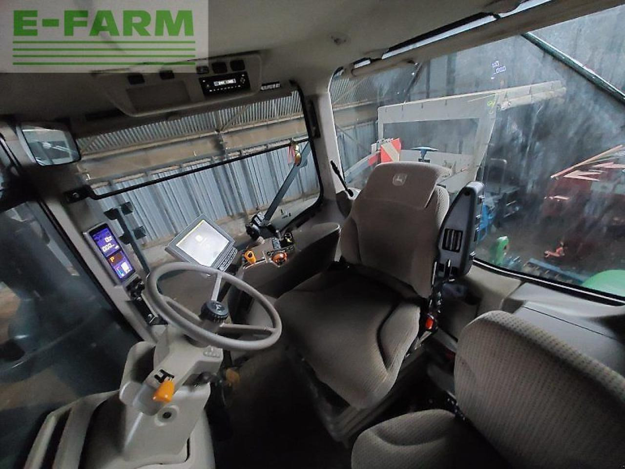 Traktor John Deere 8370 r: das Bild 11