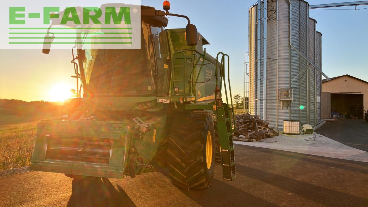 John Deere T550 HM - Mähdrescher: das Bild 1 John Deere T550 HM - Mähdrescher: das Bild 1