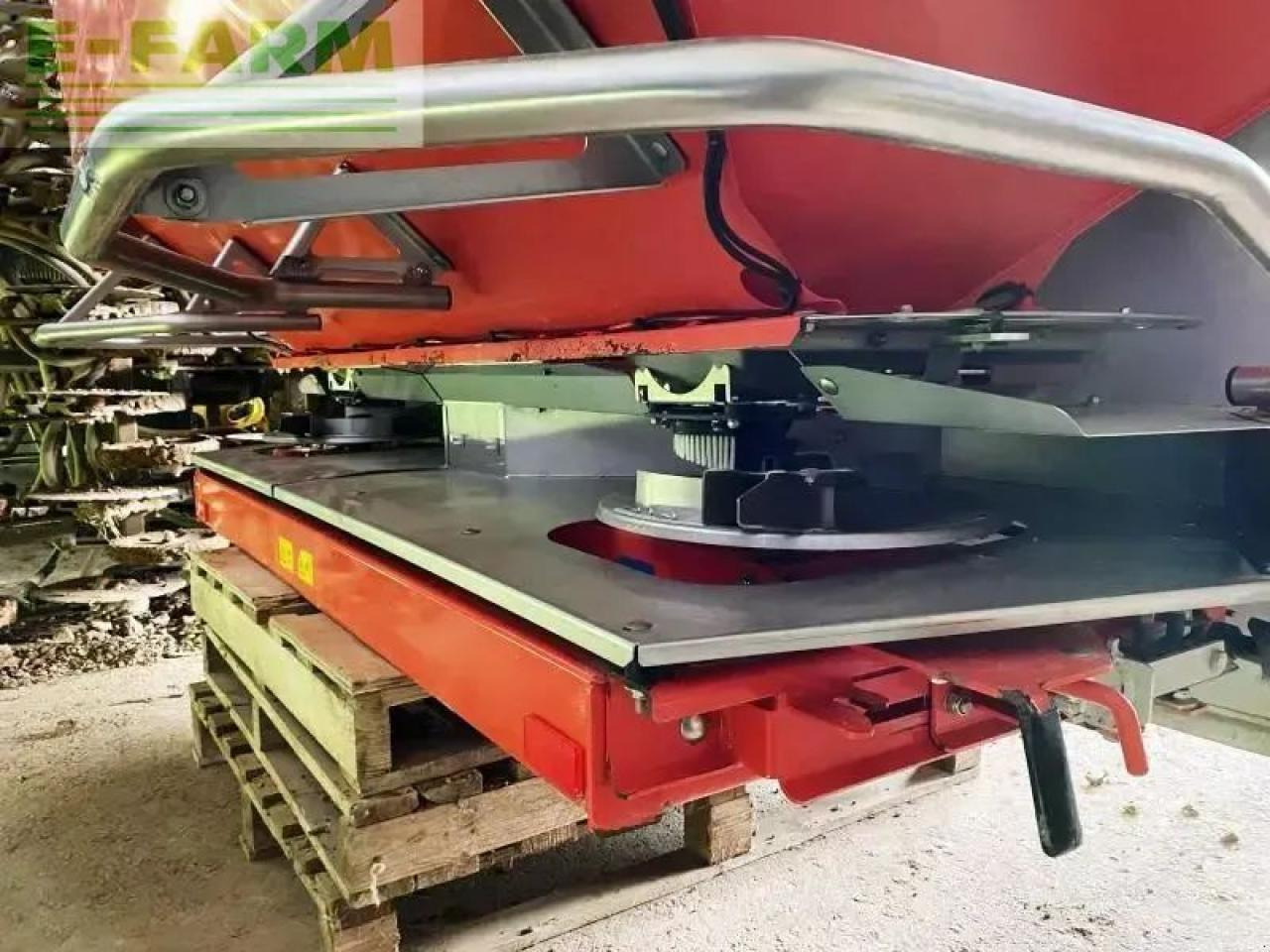 Kuhn axera 1102 h-emc - Düngerstreuer: das Bild 4 Kuhn axera 1102 h-emc - Düngerstreuer: das Bild 4