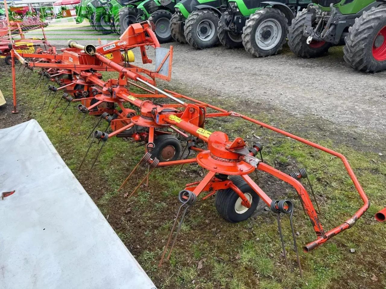 Kuhn faneur gf8501mh kuhn - Heuwender/ Wenderechen: das Bild 4 Kuhn faneur gf8501mh kuhn - Heuwender/ Wenderechen: das Bild 4
