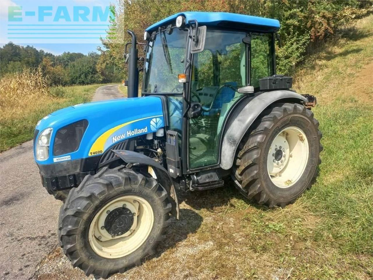 New Holland t4020 deluxe Deluxe - Traktor: das Bild 1 New Holland t4020 deluxe Deluxe - Traktor: das Bild 1