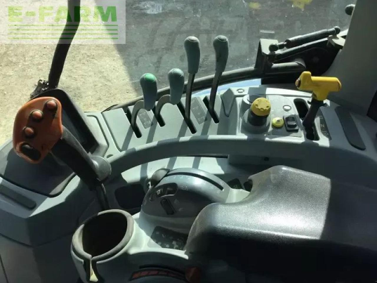 New Holland t7.210 - Traktor: das Bild 4 New Holland t7.210 - Traktor: das Bild 4