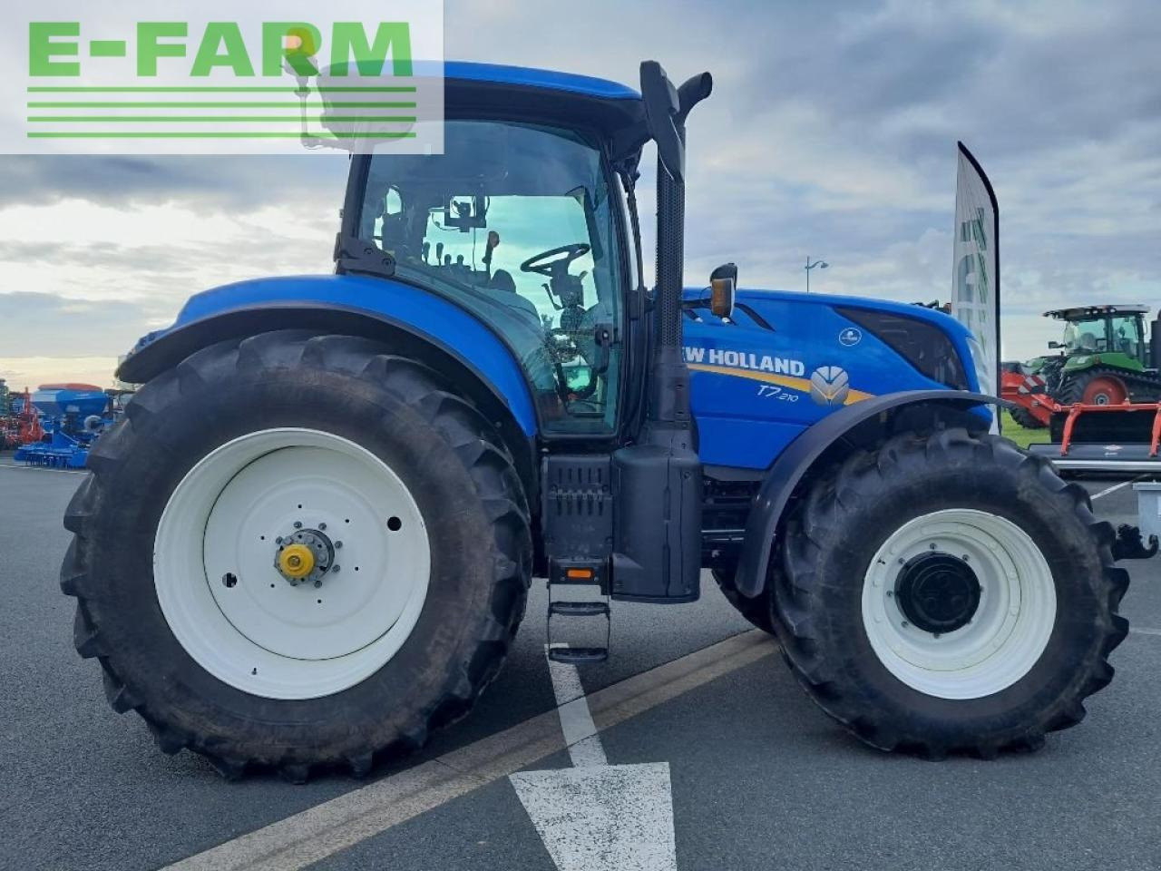New Holland t7.210 pc - Traktor: das Bild 2 New Holland t7.210 pc - Traktor: das Bild 2