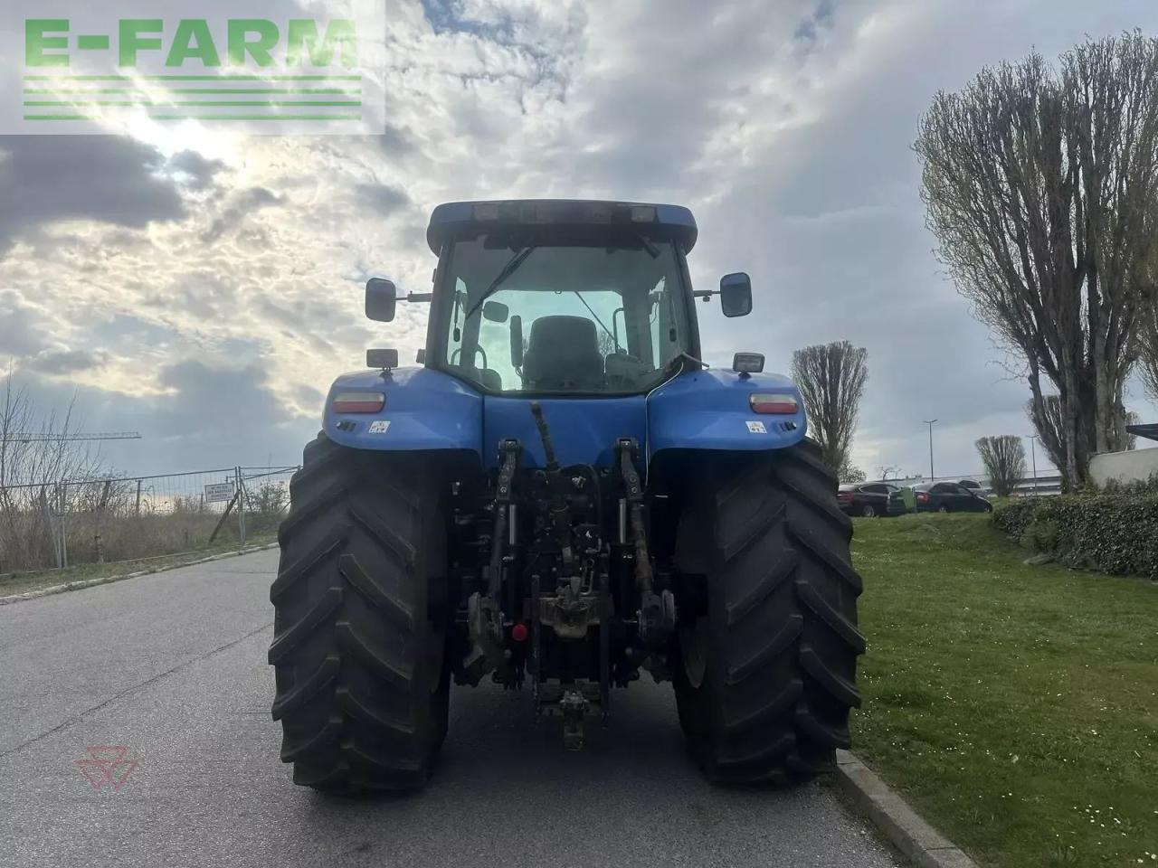 New Holland t8040 - Traktor: das Bild 5 New Holland t8040 - Traktor: das Bild 5