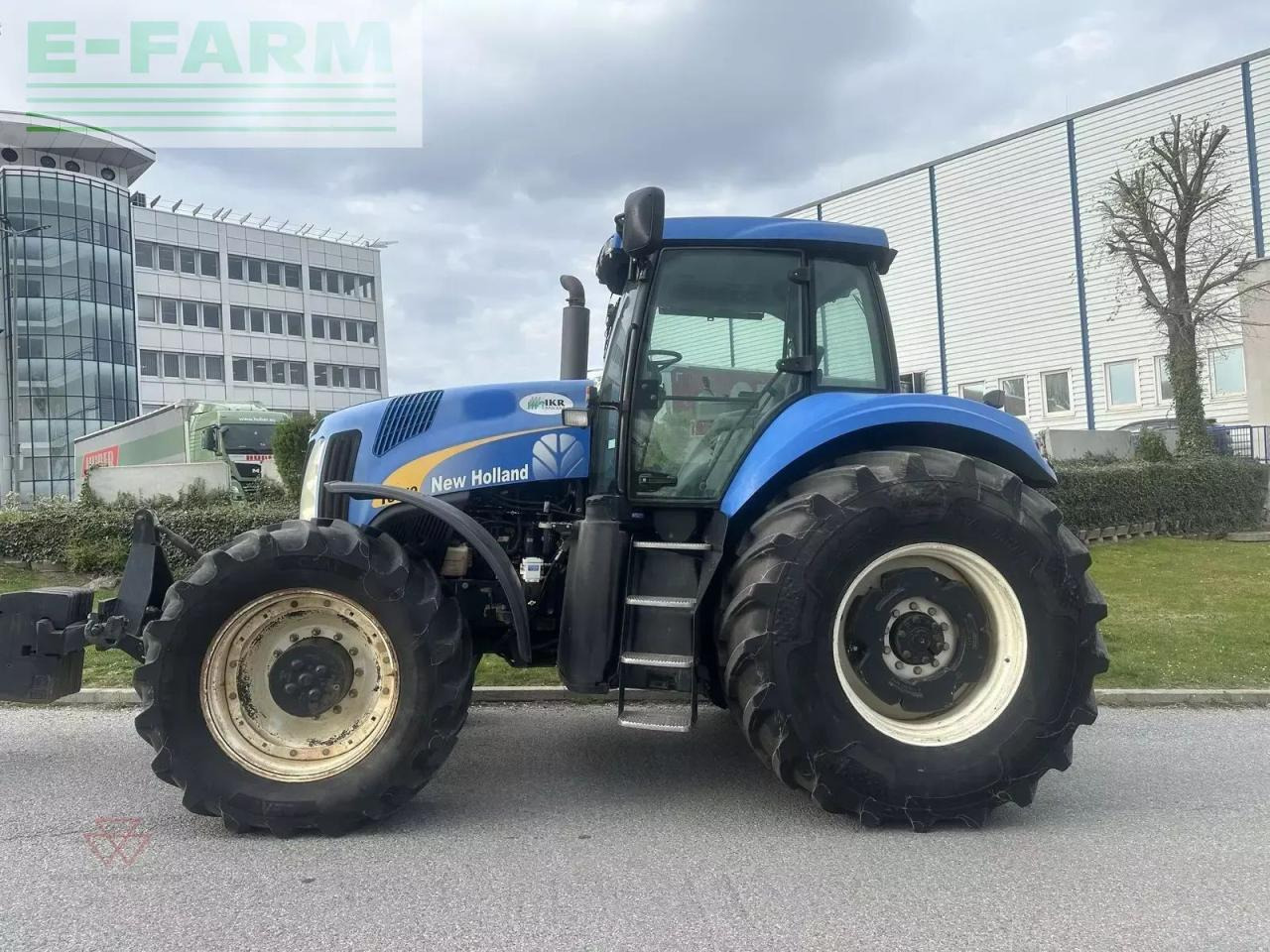 New Holland t8040 - Traktor: das Bild 3 New Holland t8040 - Traktor: das Bild 3