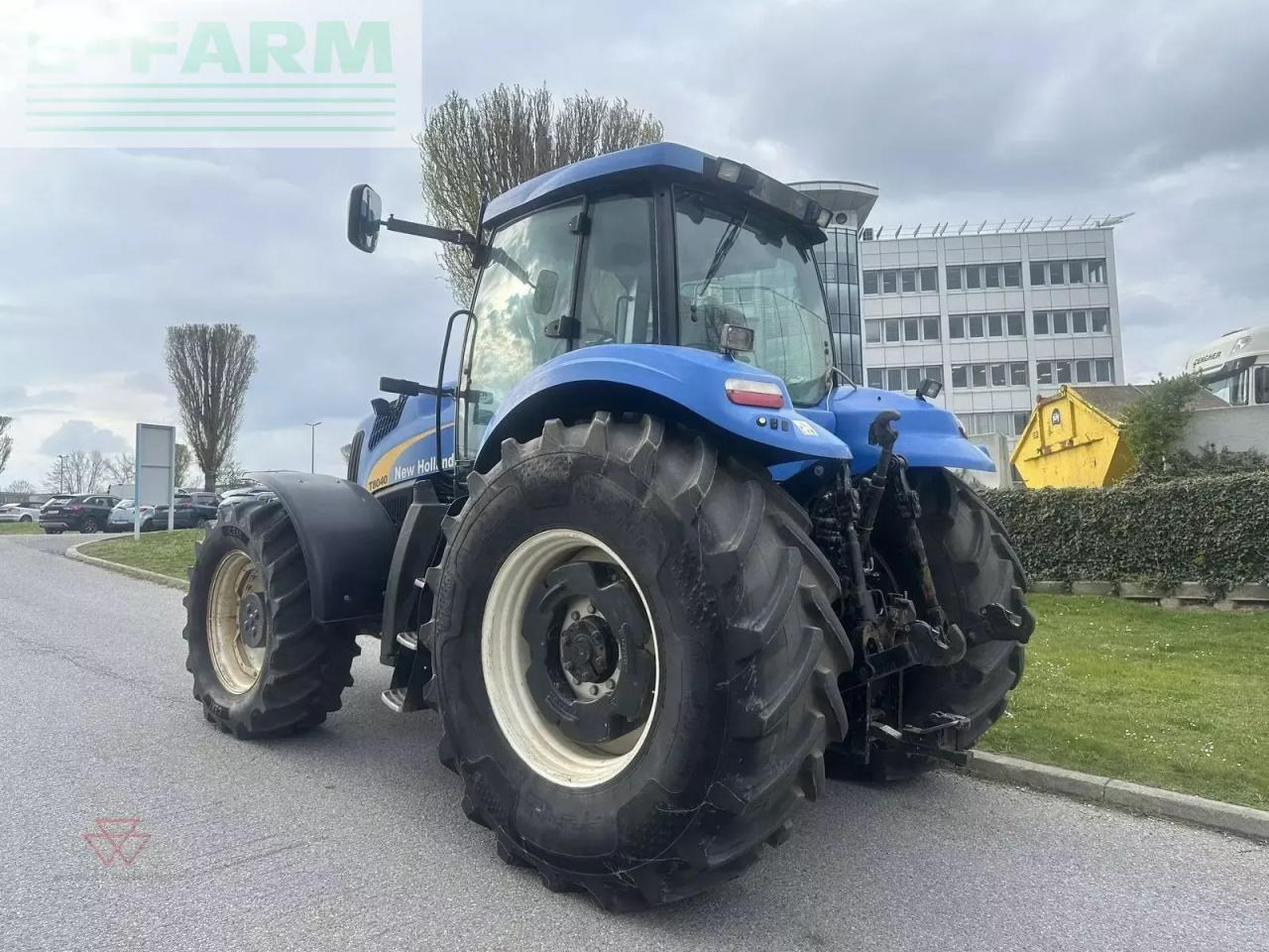 New Holland t8040 - Traktor: das Bild 4 New Holland t8040 - Traktor: das Bild 4
