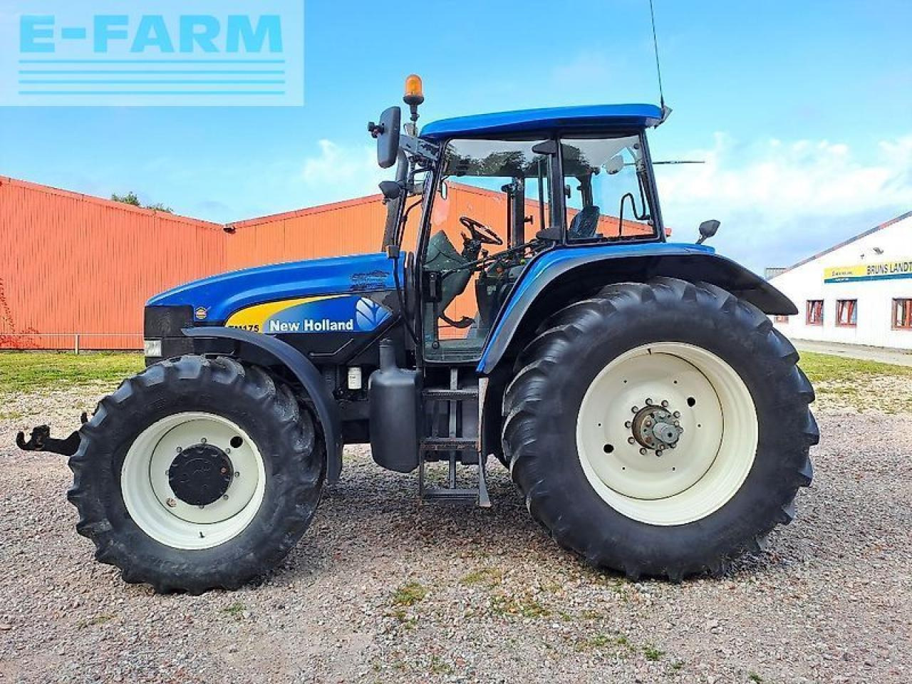 New Holland tm 175 - Traktor: das Bild 2 New Holland tm 175 - Traktor: das Bild 2