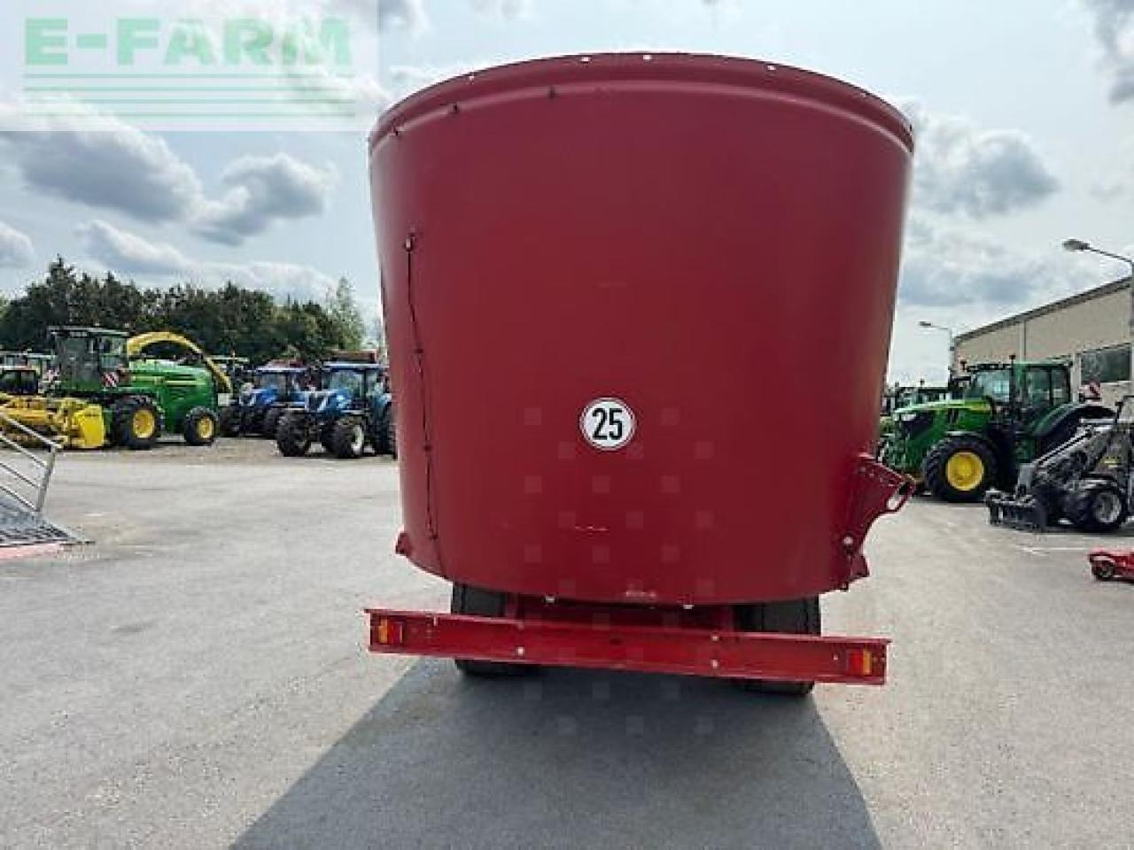 Strautmann vertimix 2401 - Fütterungstechnik: das Bild 3 Strautmann vertimix 2401 - Fütterungstechnik: das Bild 3
