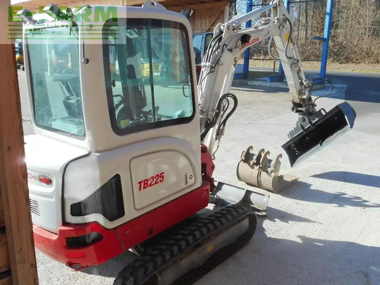Takeuchi tb 225 ( 2.400kg ) mit hydr. verstellfahrwerk - Minibagger: das Bild 4 Takeuchi tb 225 ( 2.400kg ) mit hydr. verstellfahrwerk - Minibagger: das Bild 4