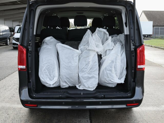 MERCEDES-BENZ EQV 300 lang,7Sitze,Schiebetür elektrisch,LED... - Personentransporter, Elektro-Transporter: das Bild 2 MERCEDES-BENZ EQV 300 lang,7Sitze,Schiebetür elektrisch,LED... - Personentransporter, Elektro-Transporter: das Bild 2