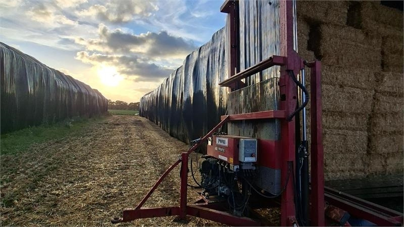 Pomi WRAP 12 - Ballenwickelgerät: das Bild 1 Pomi WRAP 12 - Ballenwickelgerät: das Bild 1