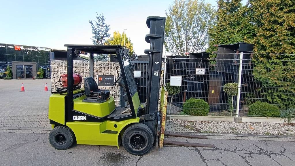 Clark CGP 25 Duplex, hydr. Seitenschieber, Hubhöhe 4,15 - Treibgasstapler: das Bild 1 Clark CGP 25 Duplex, hydr. Seitenschieber, Hubhöhe 4,15 - Treibgasstapler: das Bild 1
