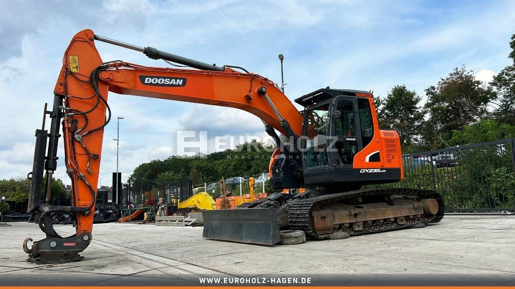 Doosan Kettenbagger DX 235 LCR-5, hyd. SW OilQuick 70-55 - Kettenbagger: das Bild 5 Doosan Kettenbagger DX 235 LCR-5, hyd. SW OilQuick 70-55 - Kettenbagger: das Bild 5