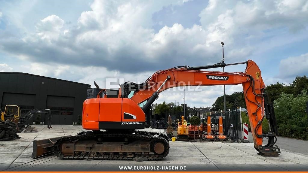 Doosan Kettenbagger DX 235 LCR-5, hyd. SW OilQuick 70-55 - Kettenbagger: das Bild 1 Doosan Kettenbagger DX 235 LCR-5, hyd. SW OilQuick 70-55 - Kettenbagger: das Bild 1