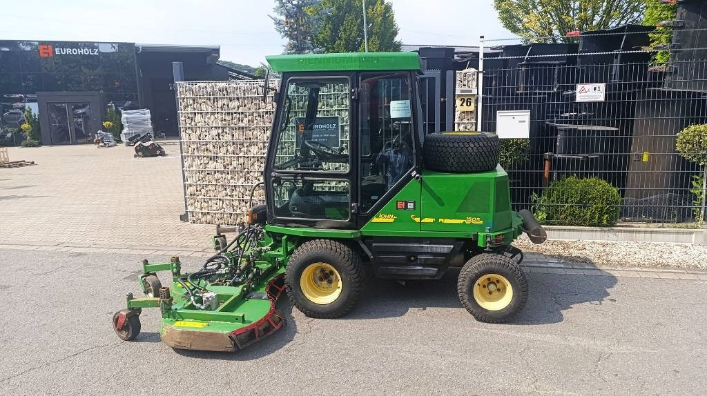 John Deere 1505 vollhydr. Großflächenmäher 3 m Mähwerk Allrad - Mähwerk: das Bild 5 John Deere 1505 vollhydr. Großflächenmäher 3 m Mähwerk Allrad - Mähwerk: das Bild 5
