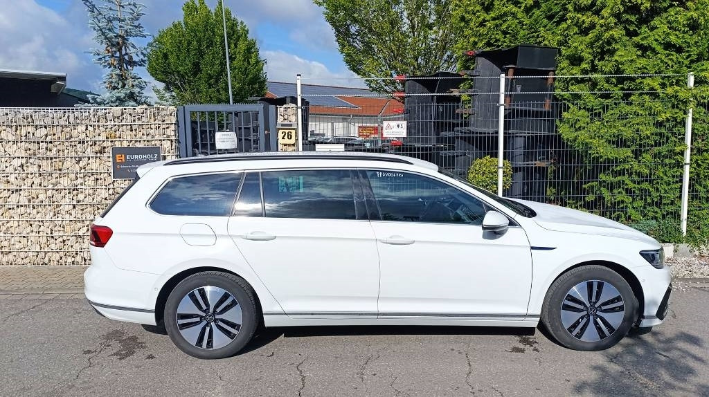 Volkswagen Passat GTE 1.4 Plug-In-Hybrid, Batterie neu, Navi - PKW: das Bild 4 Volkswagen Passat GTE 1.4 Plug-In-Hybrid, Batterie neu, Navi - PKW: das Bild 4