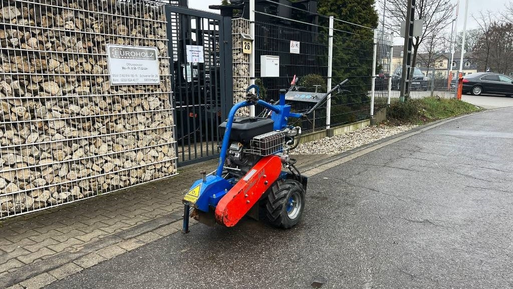 Weber BSF 16M Baum-, Stumpf-, Holzfräse, Fahrmotor (V+R) - Baumstumpffräse: das Bild 1 Weber BSF 16M Baum-, Stumpf-, Holzfräse, Fahrmotor (V+R) - Baumstumpffräse: das Bild 1