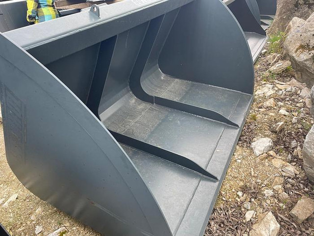 Sonarol Volumenschaufel 200 cm mit Terex TL80 / TL100 Aufnahme - Ladeschaufel: das Bild 1 Sonarol Volumenschaufel 200 cm mit Terex TL80 / TL100 Aufnahme - Ladeschaufel: das Bild 1