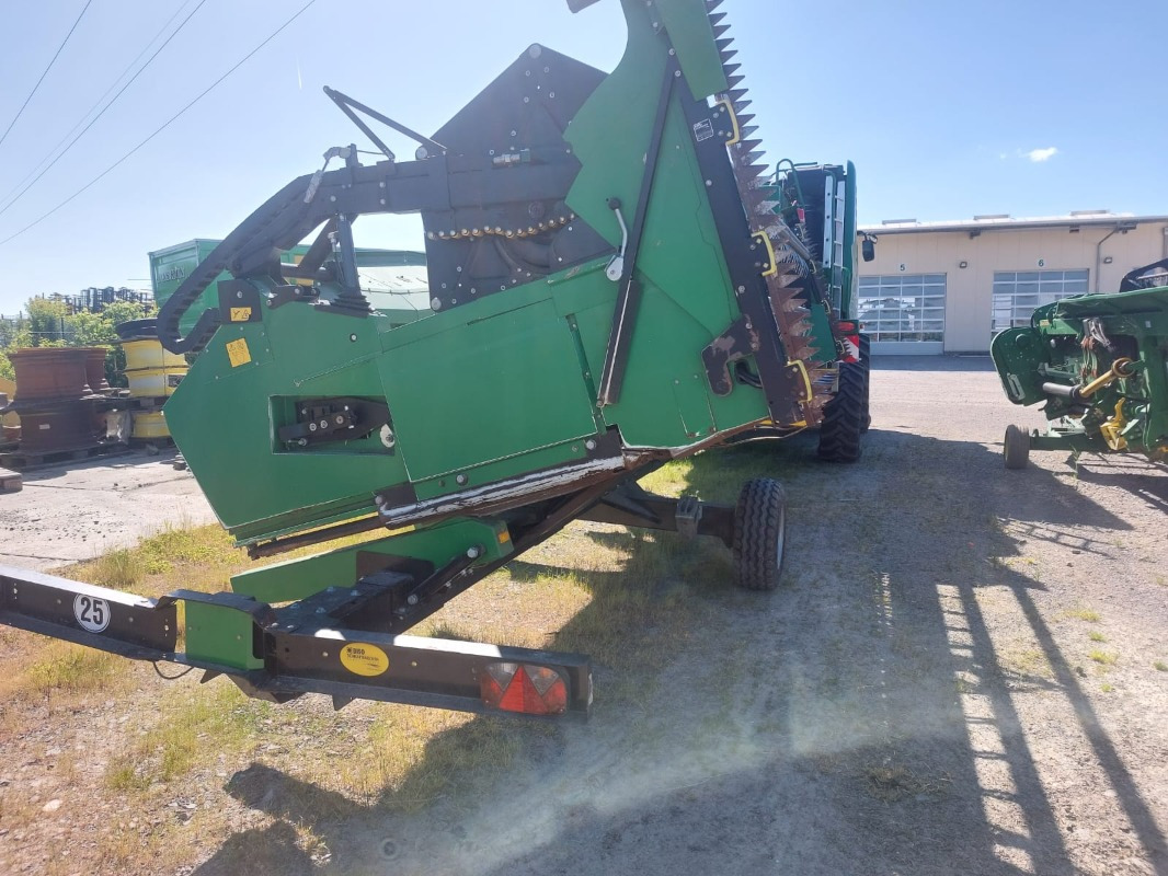 John Deere T550 - Mähdrescher: das Bild 3 John Deere T550 - Mähdrescher: das Bild 3