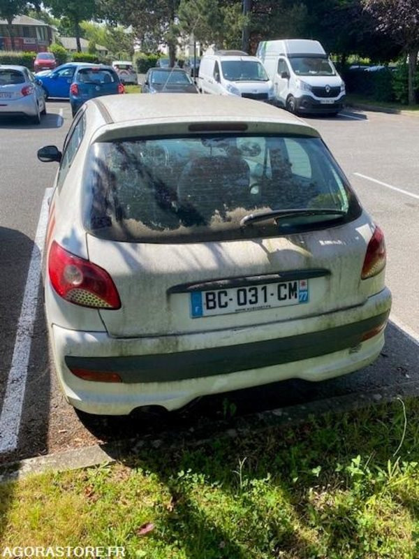 206+ AFFAIRE PACK CD CLIM 1.4 HDI BLUE LION 70 CV - 2010 / 185 000 KM - PKW: das Bild 2 206+ AFFAIRE PACK CD CLIM 1.4 HDI BLUE LION 70 CV - 2010 / 185 000 KM - PKW: das Bild 2