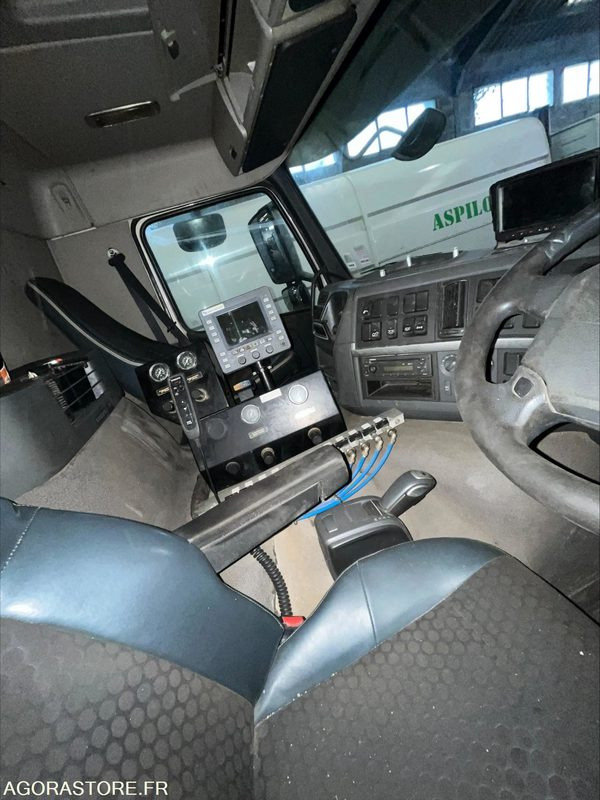 4 BALAYEUSES 6 ROUES - VOLVO - FMFH - 2011 A 2013 - Kehrmaschine: das Bild 5 4 BALAYEUSES 6 ROUES - VOLVO - FMFH - 2011 A 2013 - Kehrmaschine: das Bild 5