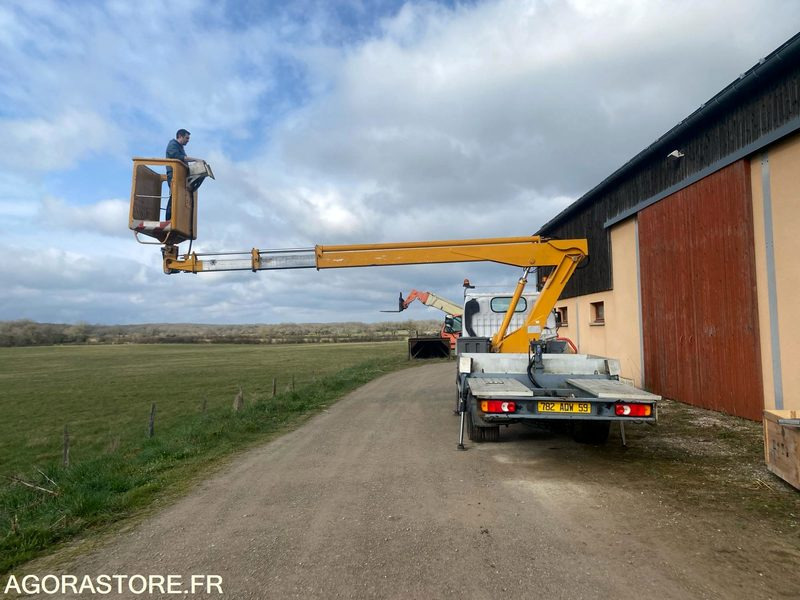 Nacelle Multitel 160 ALU DS monté sur Nissan Cabstar - Andere Technik: das Bild 4 Nacelle Multitel 160 ALU DS monté sur Nissan Cabstar - Andere Technik: das Bild 4