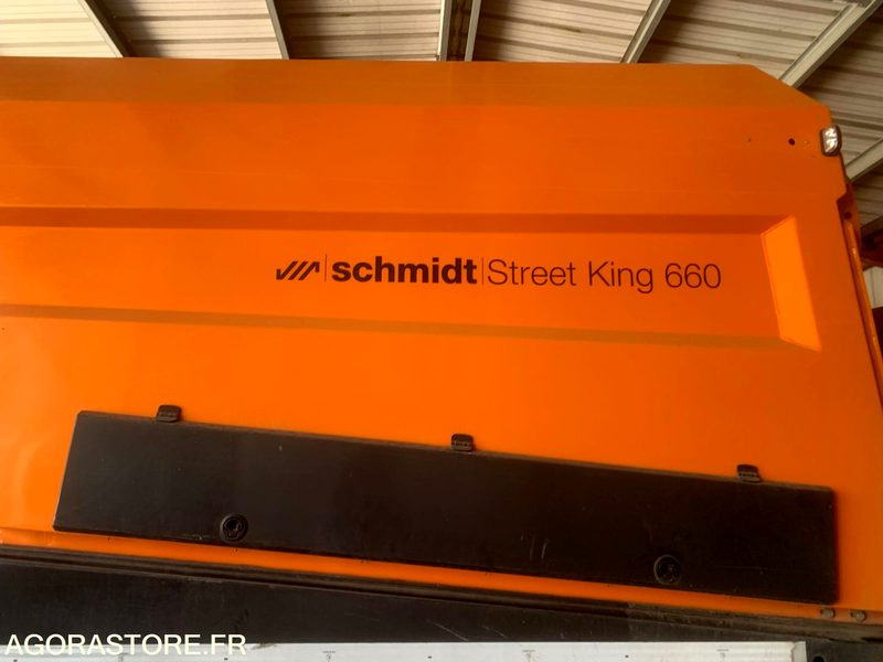 BALAYEUSE COMPOSÉE D'UN PORTEUR MERCEDES ET D'UN SYSTÈME DE BALAYAGE SCHMIDT - Kehrmaschine: das Bild 4 BALAYEUSE COMPOSÉE D'UN PORTEUR MERCEDES ET D'UN SYSTÈME DE BALAYAGE SCHMIDT - Kehrmaschine: das Bild 4